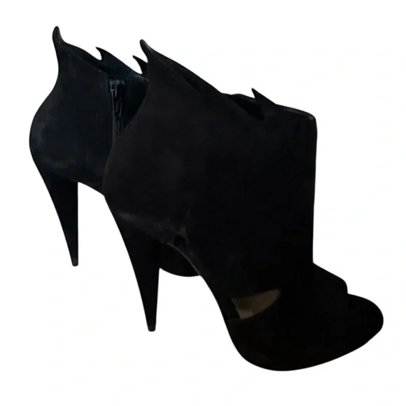 Christian Louboutin Belfeconica Flame
accent suede boots RETAIL 1695 - Picture 5 of 8